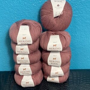 10 NWT (490g+ total) 100% Merino Wool Yarn by in Dried Roses
